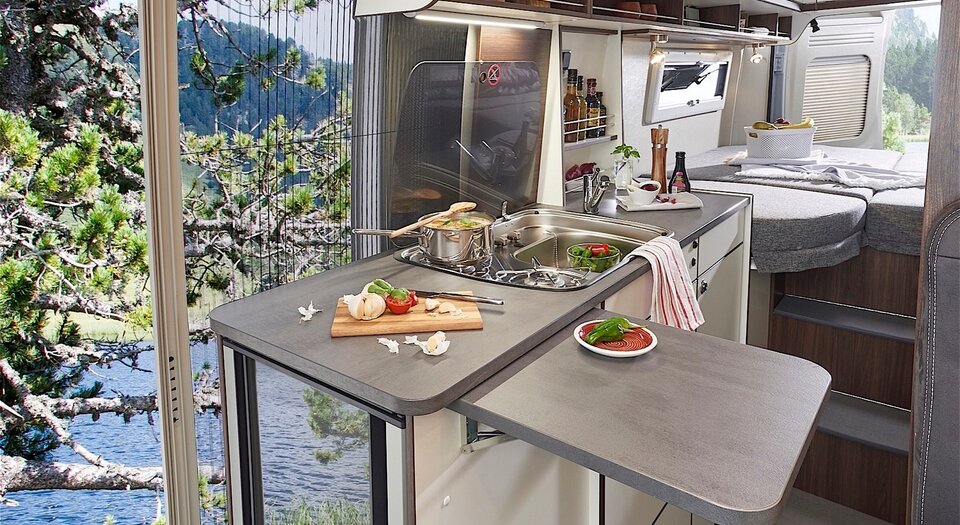 Keuken met innovatieve | koelkast Gemakkelijk te openen vanuit binnen en vanuit buiten